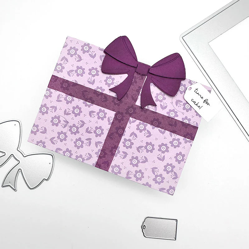 Emily Moore Designs - Gift Card Holder With A Bow Die Set