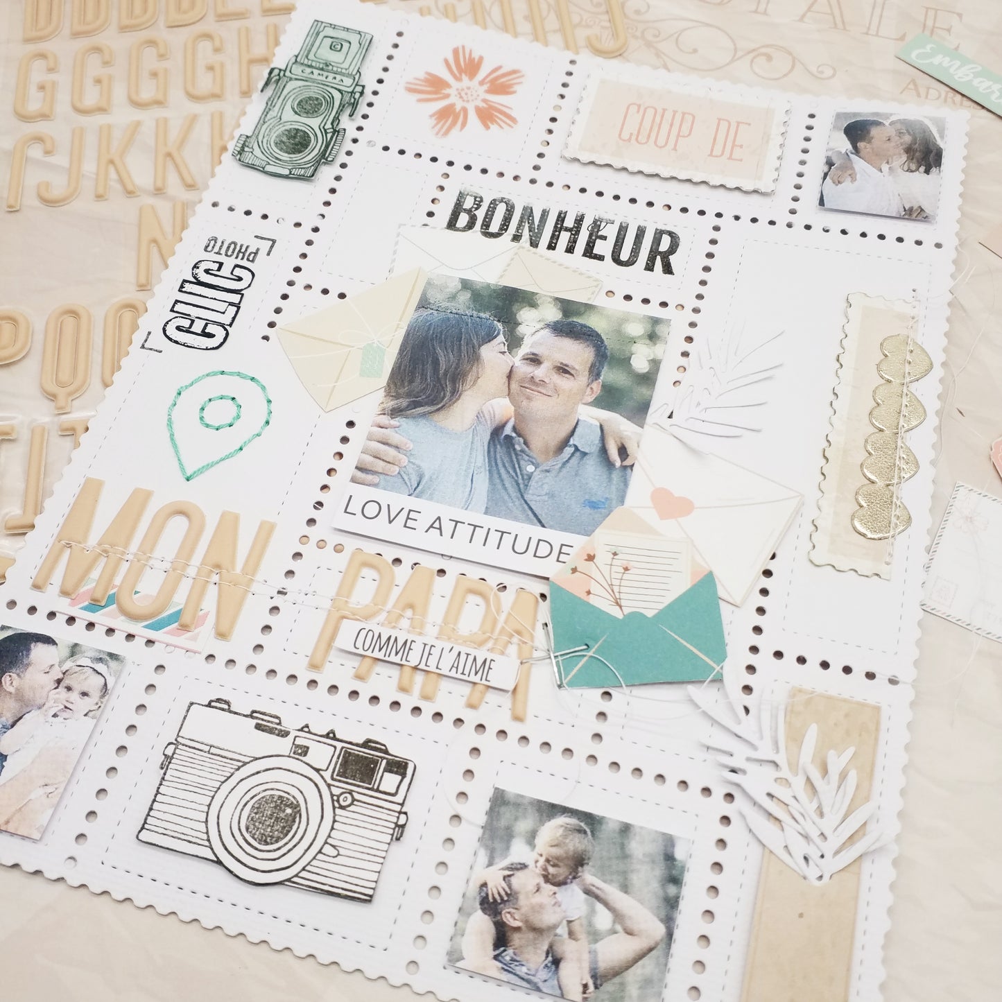 Les Ateliers de Karine - Carte Postale - Beige Alphabet Stickers