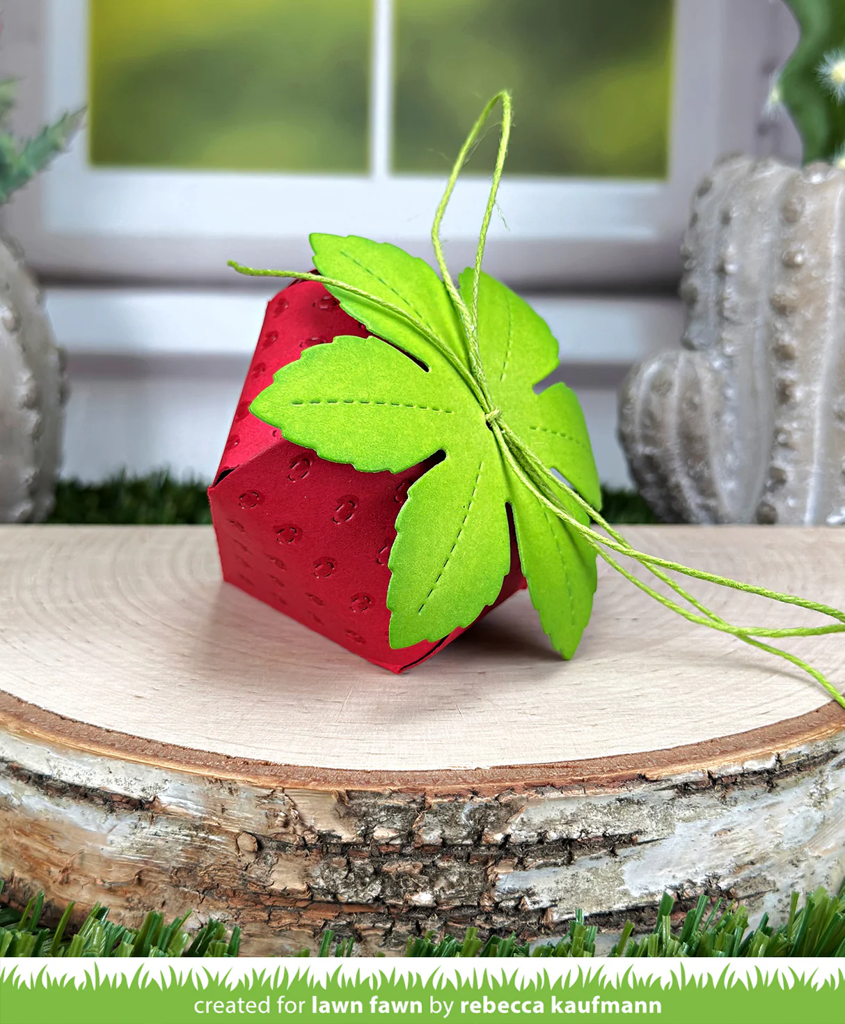 Lawn Fawn - Strawberry Treat Box Die Set